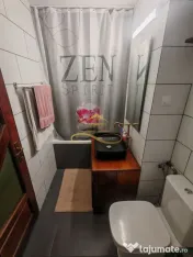 Vând apartament cu 3 camere decomandate in centrul oraș...