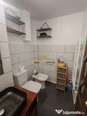 Vând apartament cu 3 camere decomandate in centrul oraș...