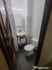 Vând apartament cu 3 camere decomandate in centrul oraș...