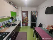 Vând apartament cu 3 camere decomandate in centrul oraș...