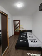 Vând apartament cu 3 camere decomandate in centrul oraș... 