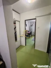 Vând apartament cu 3 camere decomandate in centrul oraș... 