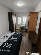 Vând apartament cu 3 camere decomandate in centrul oraș... 