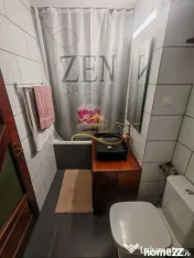 Vând apartament cu 3 camere decomandate in centrul oraș... 