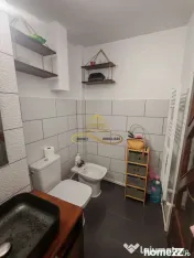 Vând apartament cu 3 camere decomandate in centrul oraș... 