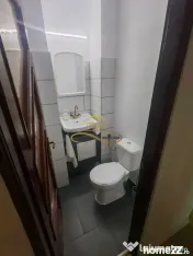 Vând apartament cu 3 camere decomandate in centrul oraș... 