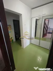 Vând apartament cu 3 camere decomandate in centrul oraș... 