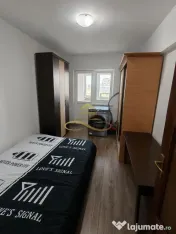 Vând apartament cu 3 camere decomandate in centrul oraș...