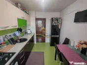 Vând apartament cu 3 camere decomandate in centrul oraș... 