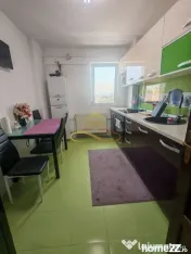 Vând apartament cu 3 camere decomandate in centrul oraș... 