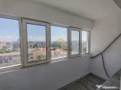 Vând apartament cu 3 camere decomandate in centrul oraș...