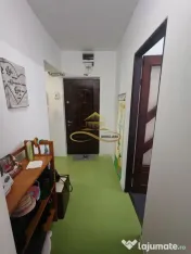 Vând apartament cu 3 camere decomandate in centrul oraș...