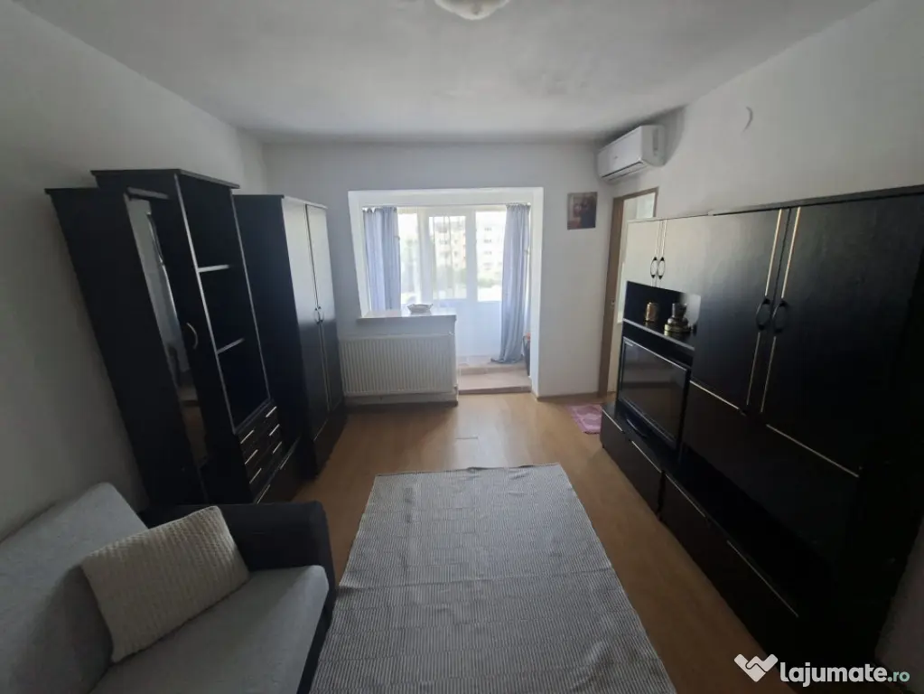 Garsonieră, mobilată si utilată, Rovine