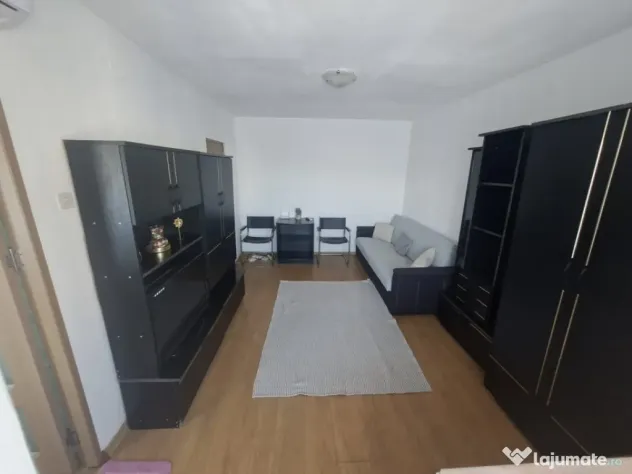 Garsonieră, mobilată si utilată, Rovine