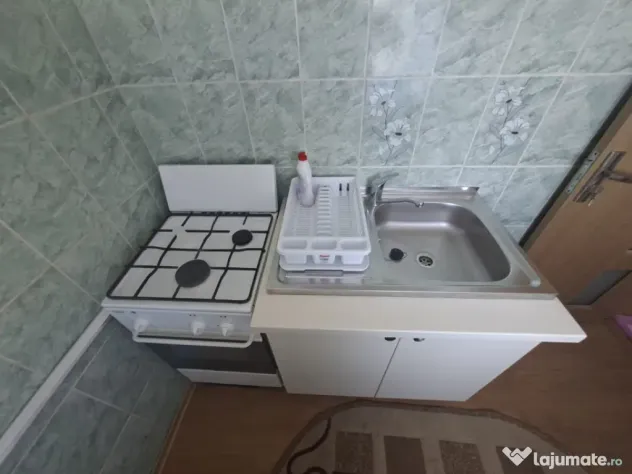 Garsonieră, mobilată si utilată, Rovine