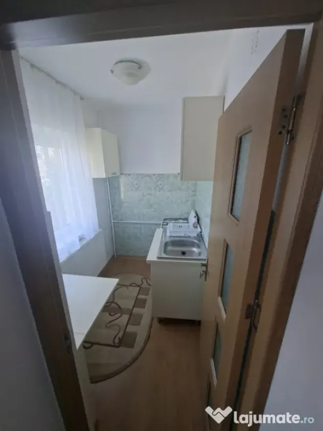 Garsonieră, mobilată si utilată, Rovine