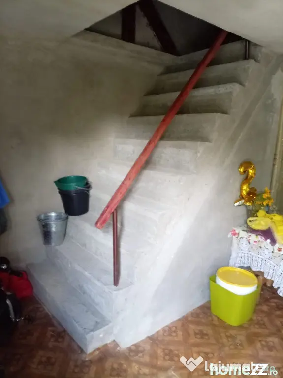 Casa cu etaj in sat Poiana-Braesti
