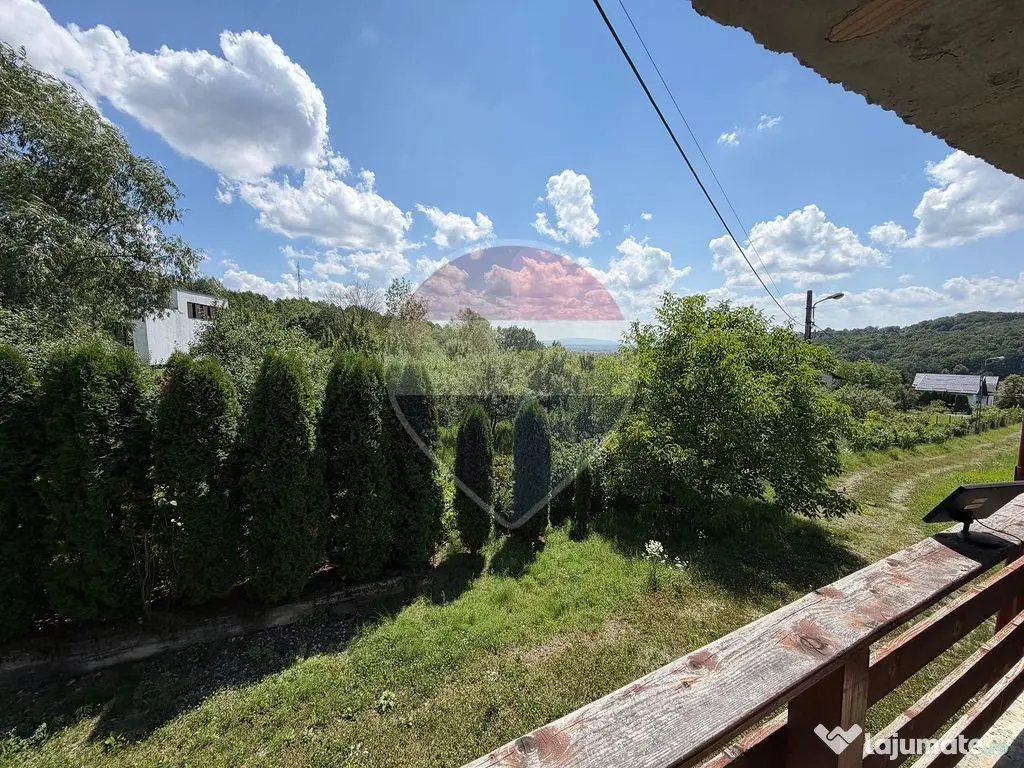CASA cu priveliste si teren pe Valea Borcutului