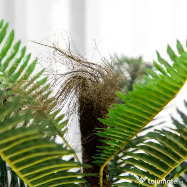 HOMCOM Plantă Artificială de Palmă cu 18 Frunze și Vas Inclus pentru Interior, Înălțime 85 cm, Verde | Aosom Romania