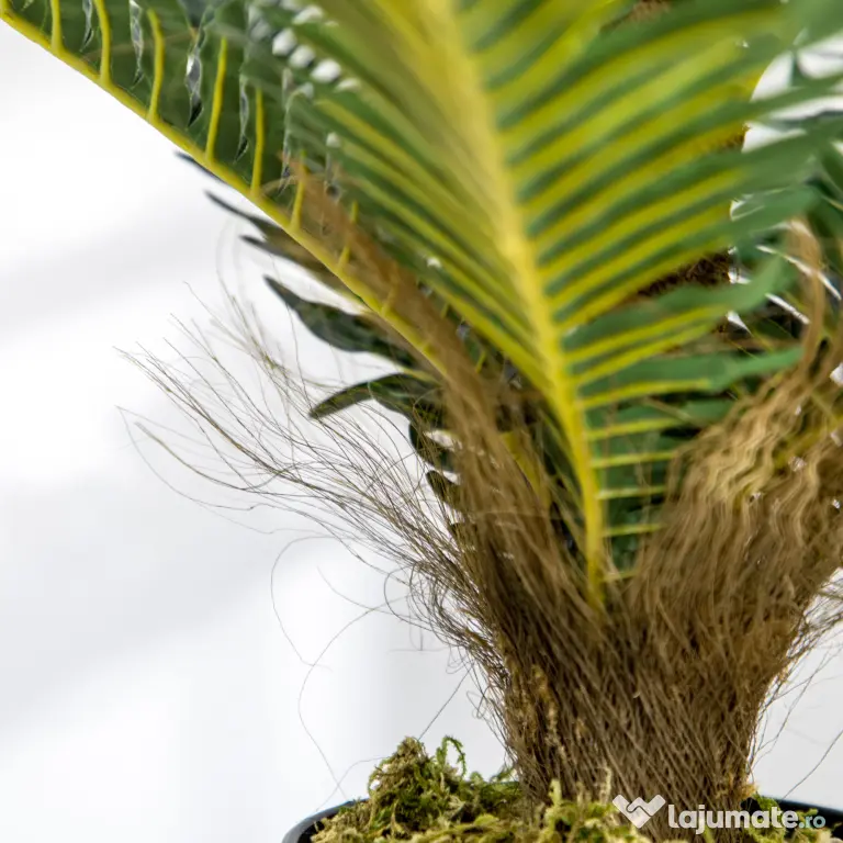 HOMCOM Plantă Artificială de Palmă cu 18 Frunze și Vas Inclus pentru Interior, Înălțime 85 cm, Verde | Aosom Romania