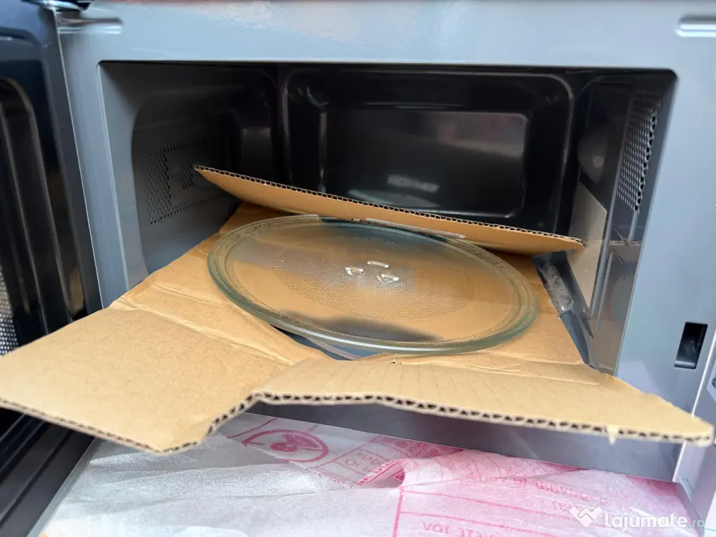 Cuptor cu microunde Panasonic NN‑ST23RMEVG (folosit o singură dată)