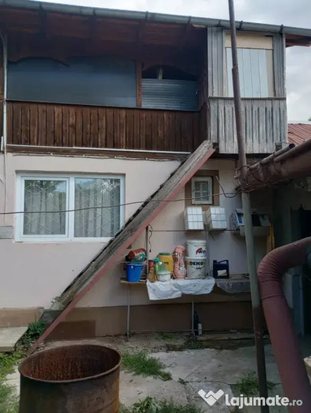 Vând casă la curte // Suprafață totală de 950 mp