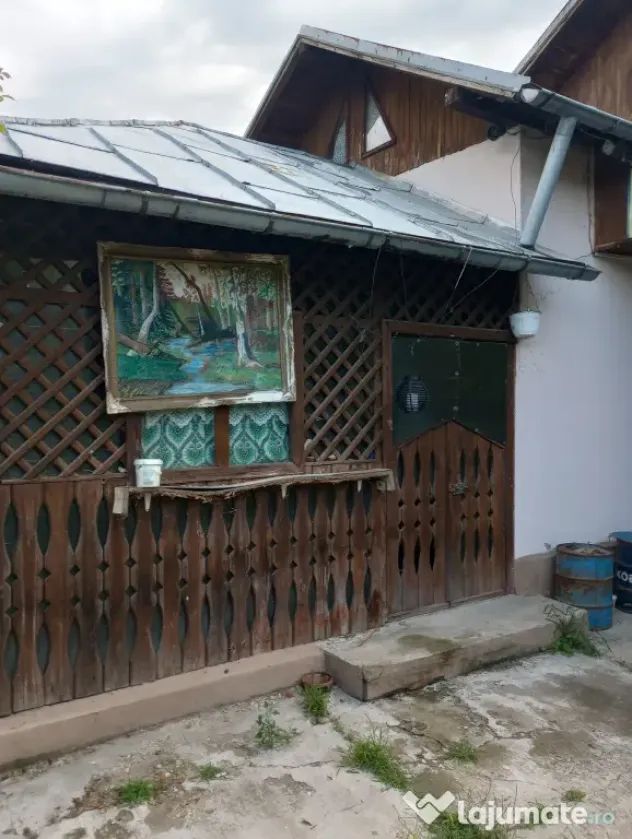 Vând casă la curte // Suprafață totală de 950 mp