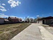 Casa parter + anexa cu 880 mp teren in Brosteni Dambovita