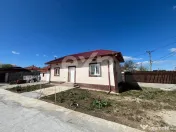 Casa parter + anexa cu 880 mp teren in Brosteni Dambovita