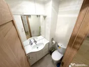 Apartament 3 camere si 2 bai Rovine decomandat 67mp an1985