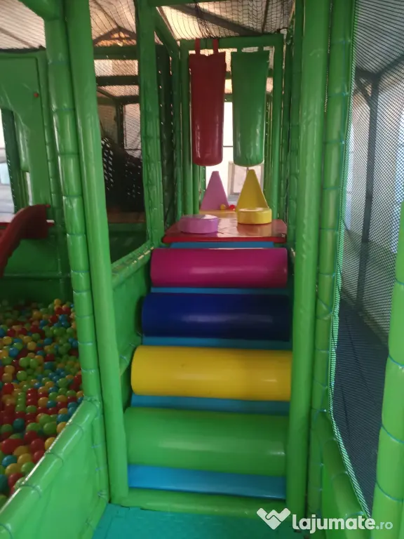 Vand loc de joaca modular si castel gonflabil