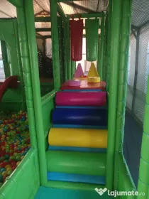 Vand loc de joaca modular si castel gonflabil