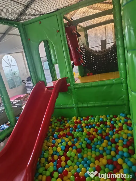 Vand loc de joaca modular si castel gonflabil