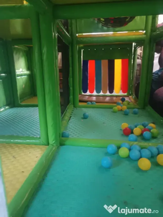 Vand loc de joaca modular si castel gonflabil