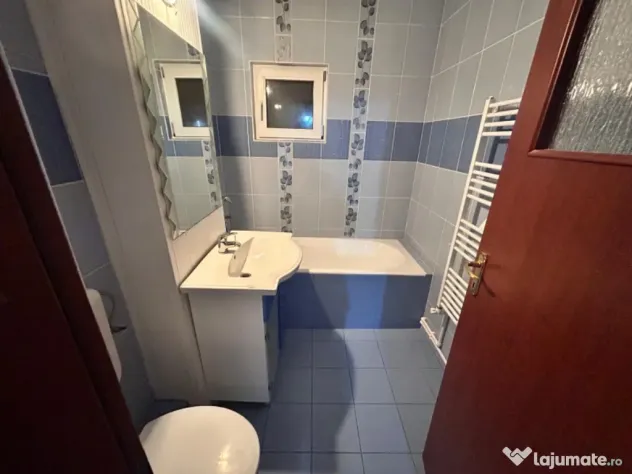 Închiriez ap 3 camere spital centralà proprie