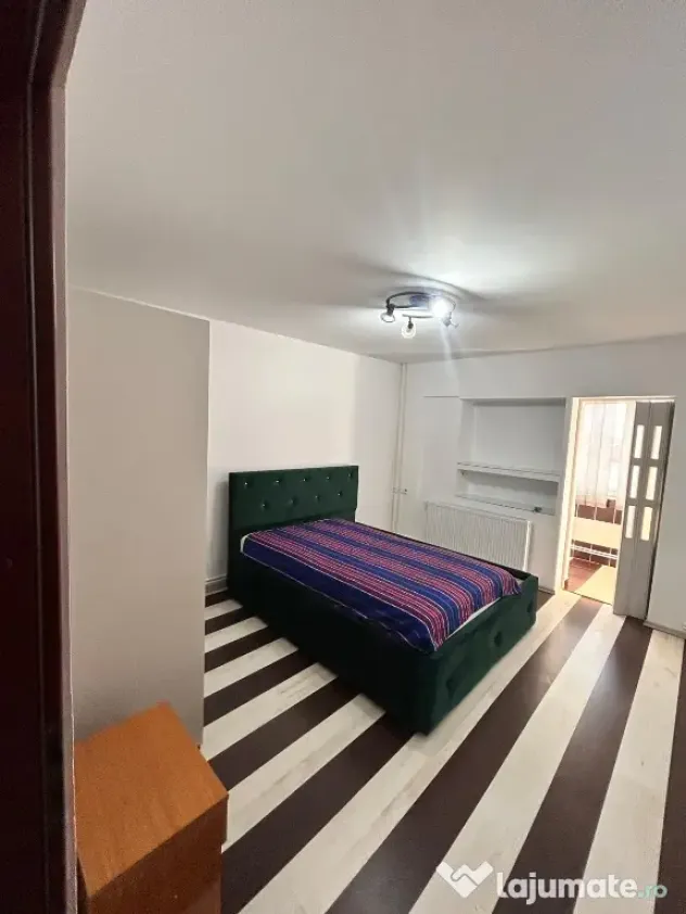 Închiriez ap 3 camere spital centralà proprie