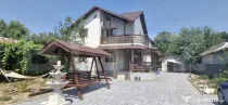 Casă de vânzare, teren de 1.000 mp, zona Titu