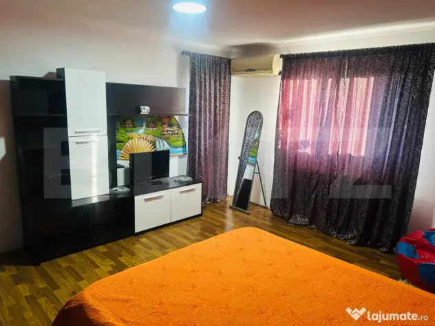 Casă de vânzare, teren de 1.000 mp, zona Titu