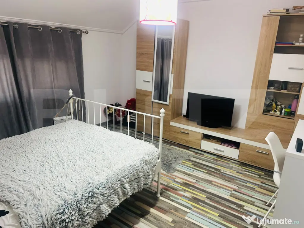 Casă de vânzare, teren de 1.000 mp, zona Titu