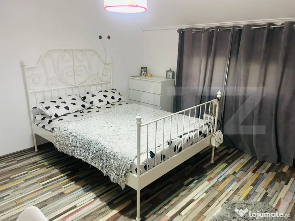 Casă de vânzare, teren de 1.000 mp, zona Titu