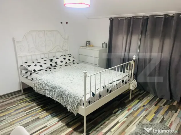 Casă de vânzare, teren de 1.000 mp, zona Titu