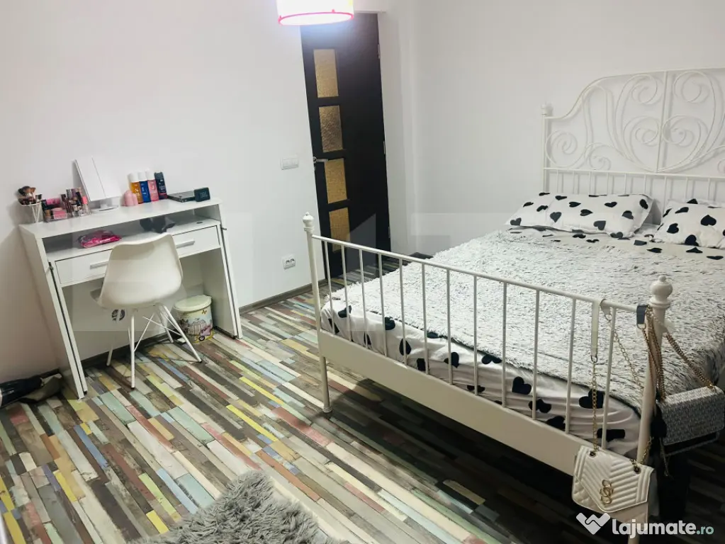 Casă de vânzare, teren de 1.000 mp, zona Titu