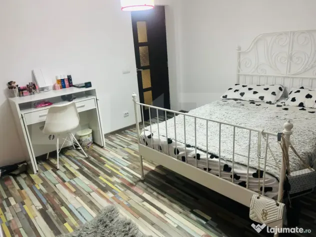 Casă de vânzare, teren de 1.000 mp, zona Titu