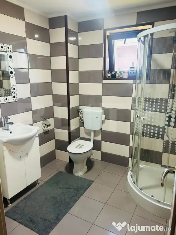 Casă de vânzare, teren de 1.000 mp, zona Titu