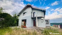 Casă / Vilă cu 4 camere de vânzare