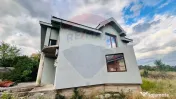 Casă / Vilă cu 4 camere de vânzare 