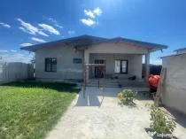 Casa 130 mp utili, teren 800 mp, hala 40 mp si vulcanizare,