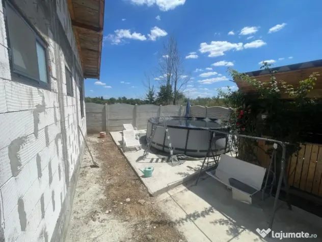 Casa 130 mp utili, teren 800 mp, hala 40 mp si vulcanizare |