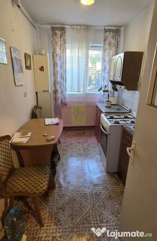 Apartament cu 2 camere de vanzare in Campina, parter
