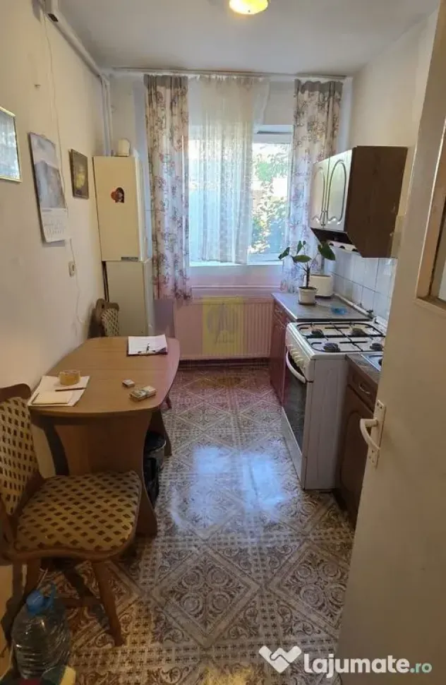 Apartament cu 2 camere de vanzare in Campina, parter